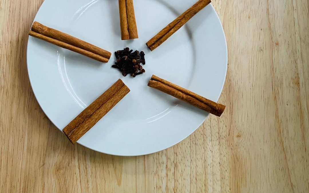 cinnamon sticks with cloves